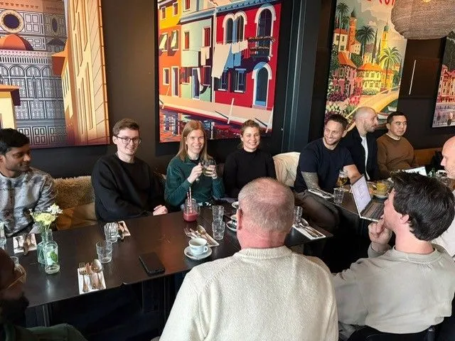 Collega’s samen aan de lunch
