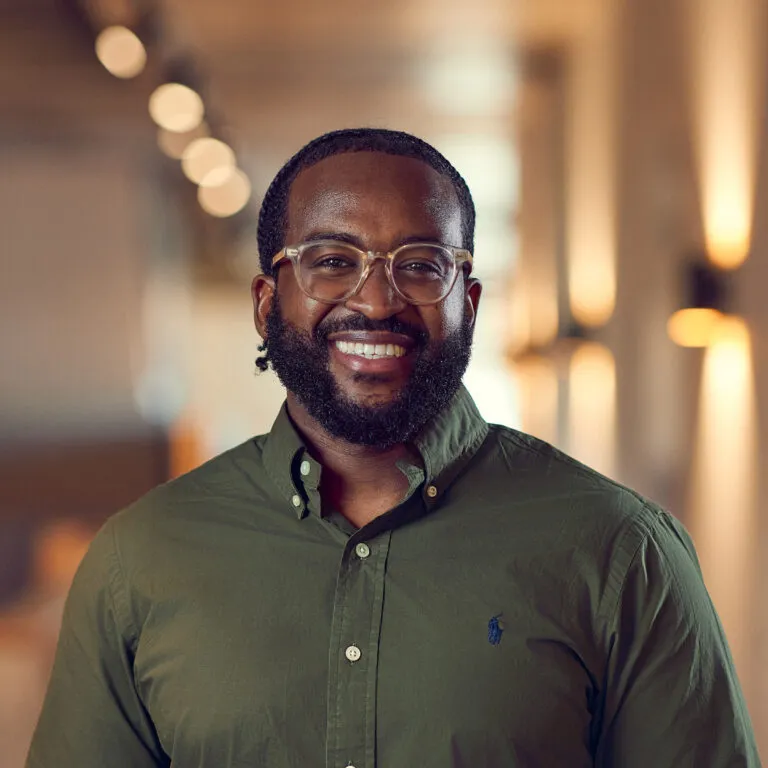 Lovis Shimo, Consultant